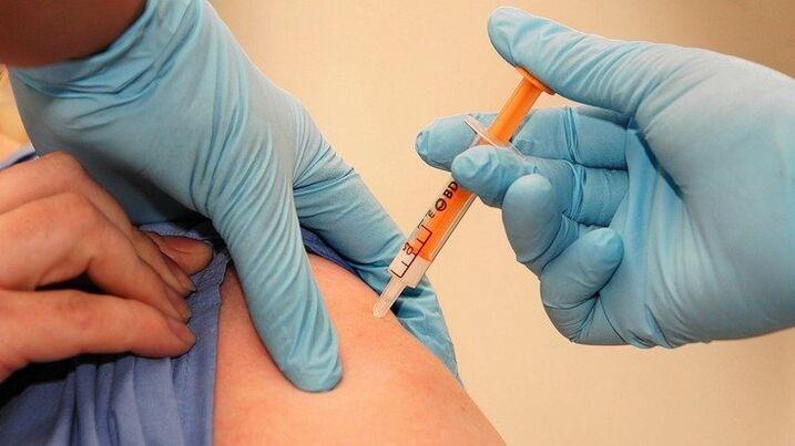 Injection of the drug into the shoulder joint for severe pain