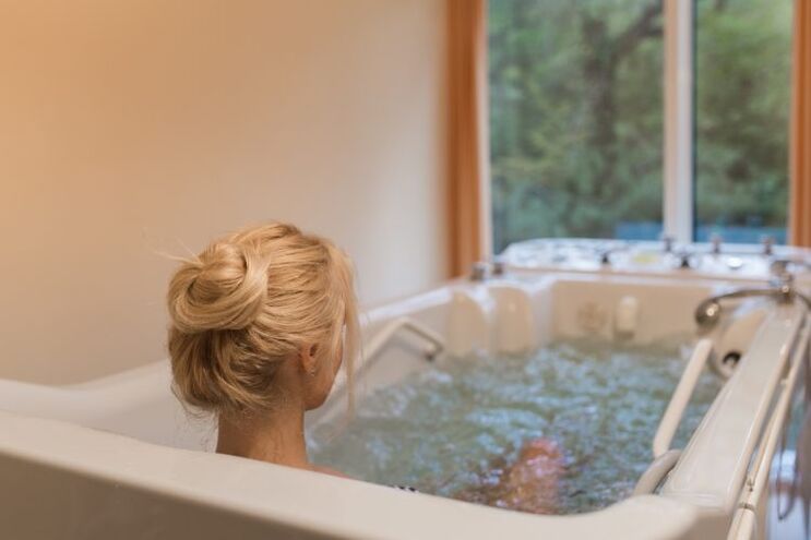 Therapeutic baths should be taken for thoracic osteochondrosis for no more than 15 minutes
